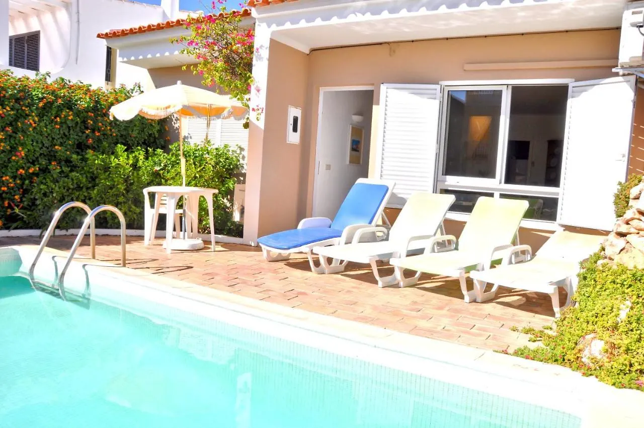 Ferienhaus A Modern, Comfortable And Well Equipped Linked Villa With Private Pool And A/C Quarteira