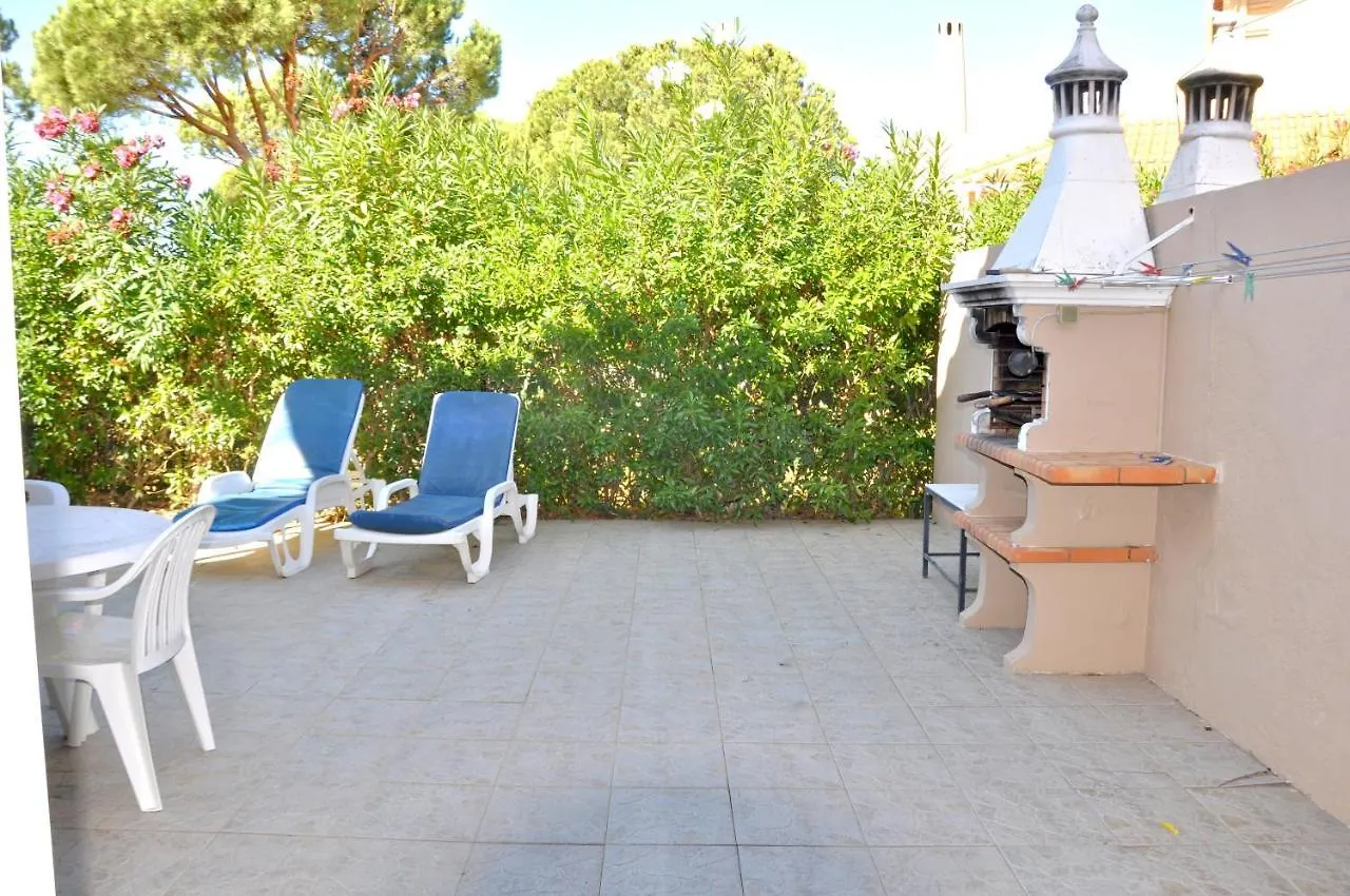 A Modern, Comfortable And Well Equipped Linked Villa With Private Pool And A/C Quarteira Portugal