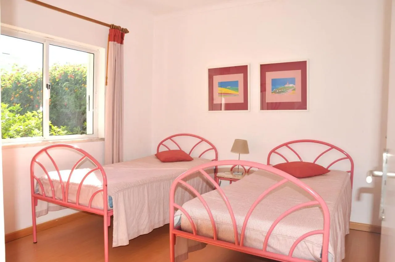 Holiday home A Modern, Comfortable And Well Equipped Linked Villa With Private Pool And A/C Quarteira