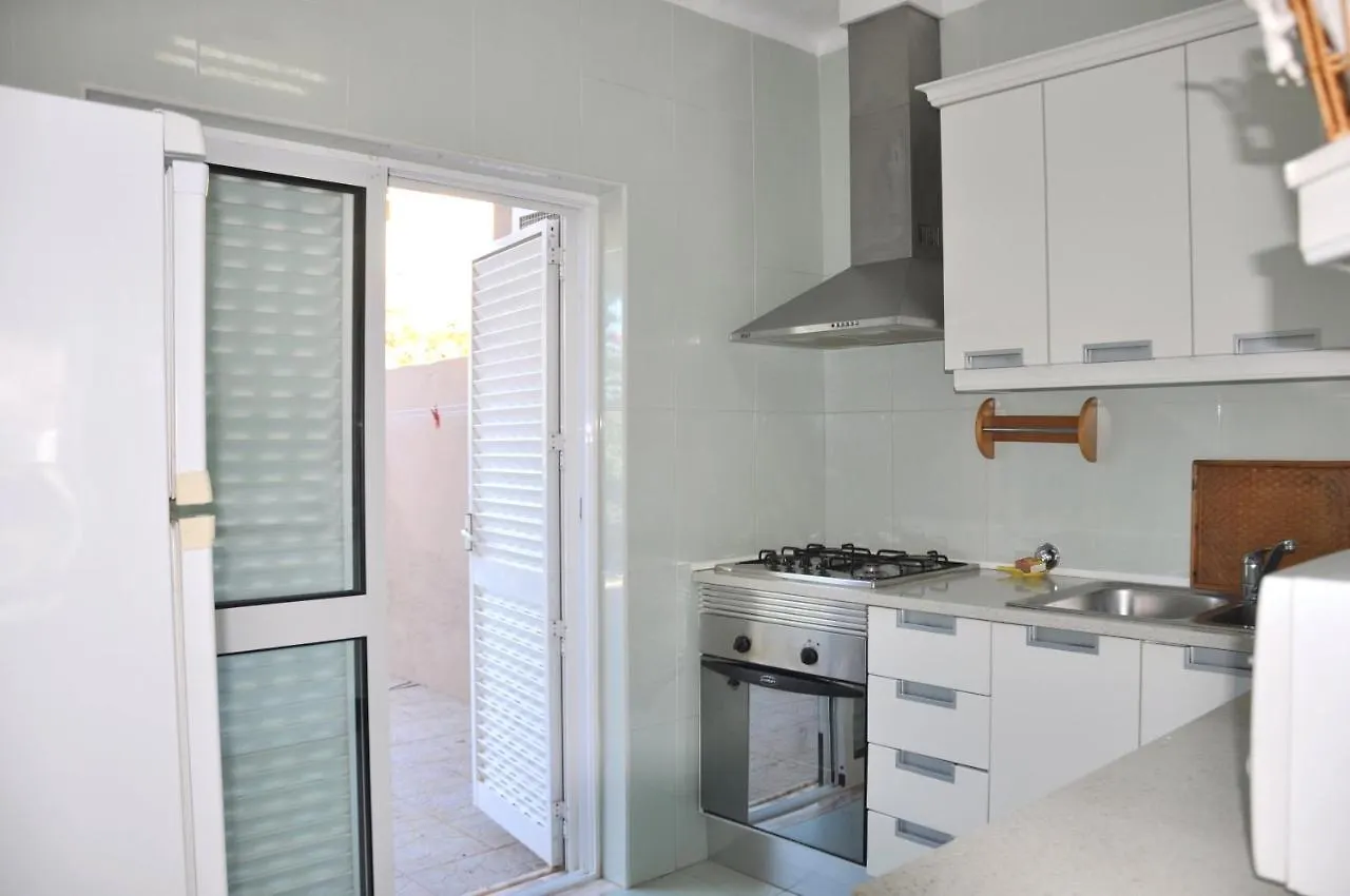 A Modern, Comfortable And Well Equipped Linked Villa With Private Pool And A/C Quarteira 0*,