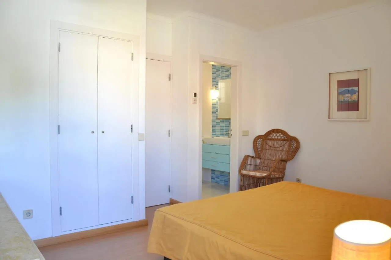 Holiday home A Modern, Comfortable And Well Equipped Linked Villa With Private Pool And A/C Quarteira