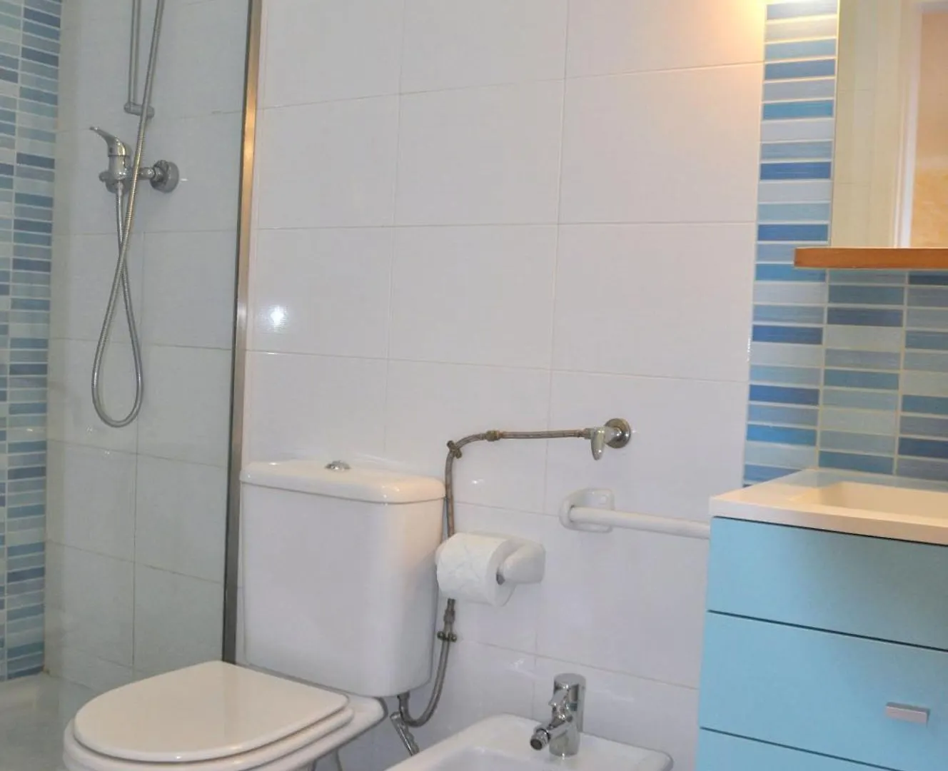 A Modern, Comfortable And Well Equipped Linked Villa With Private Pool And A/C Quarteira